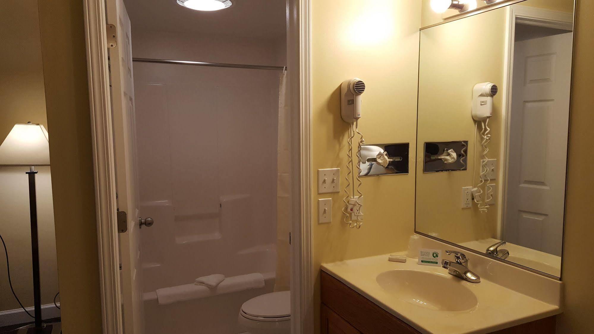 Captain'S Quarters Motel Saugatuck Bagian luar foto